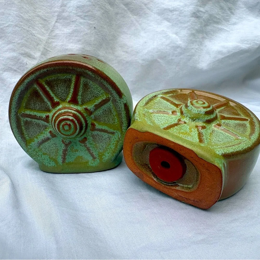 Vintage Frankoma Prairie Green Wagon Wheel Salt and Pepper Shakers